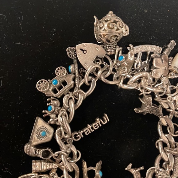 VINTAGE STERLING AND TURQUOISE LOADED WESTERN NATIVE AMERICANA CHARM BRACELET - Picture 7 of 13